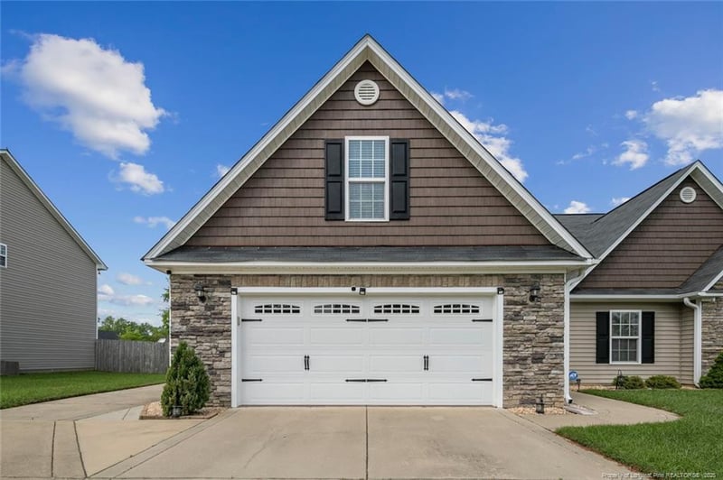 1114 Legend Creek Dr, Hope Mills, NC 28348