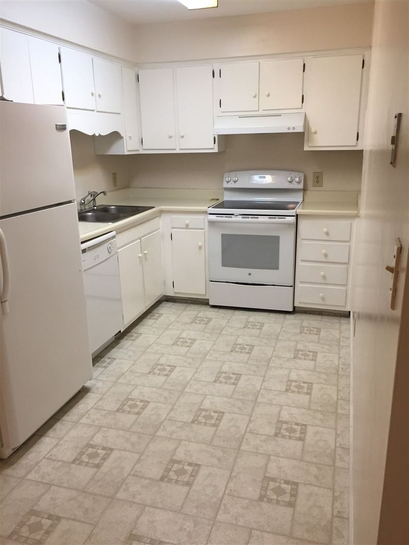 1114 Schaub Dr #J, Raleigh, NC 27606