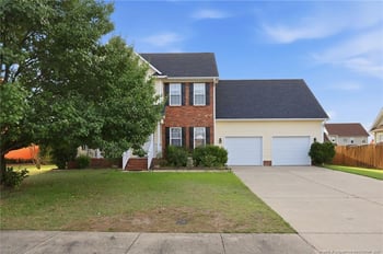 1114 Thistle Gold Dr, Hope Mills, NC 28348