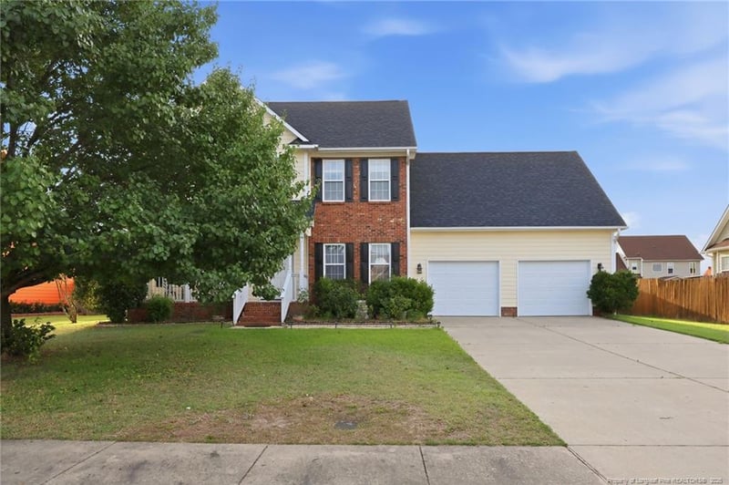 1114 Thistle Gold Dr, Hope Mills, NC 28348
