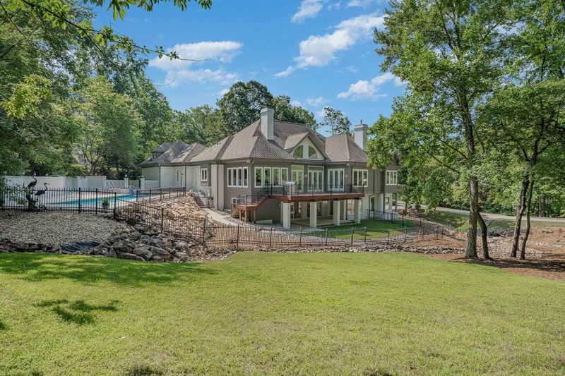 11140 Governors Dr, Chapel Hill, NC 27517