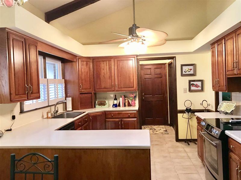 1115 Hunting Ridge Rd, Raleigh, NC 27615