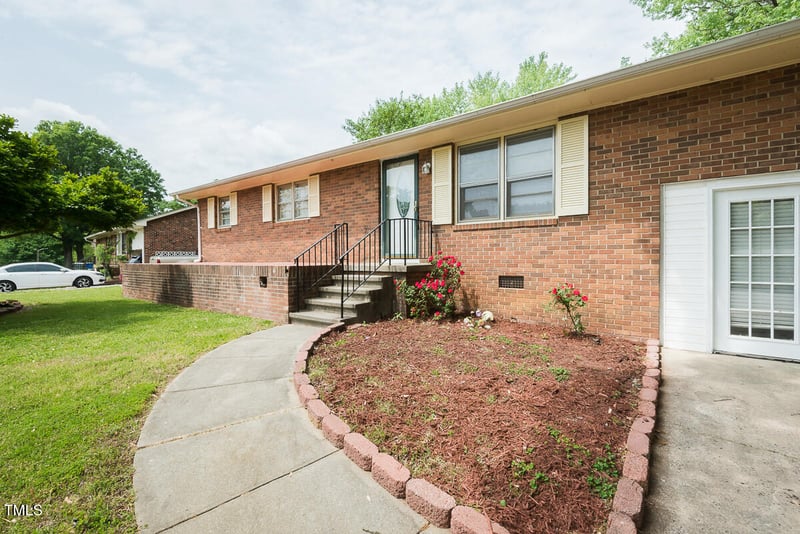 1115 Lorraine St, Graham, NC 27253