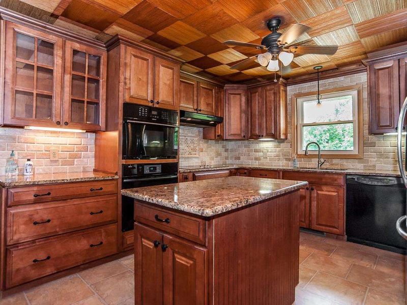 1115 Perry Rd, Zebulon, NC 27597