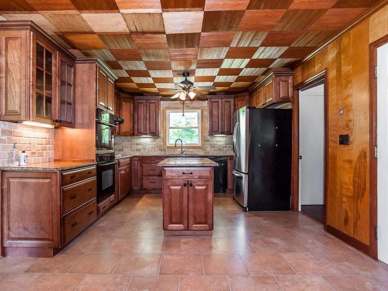 1115 Perry Rd, Zebulon, NC 27597