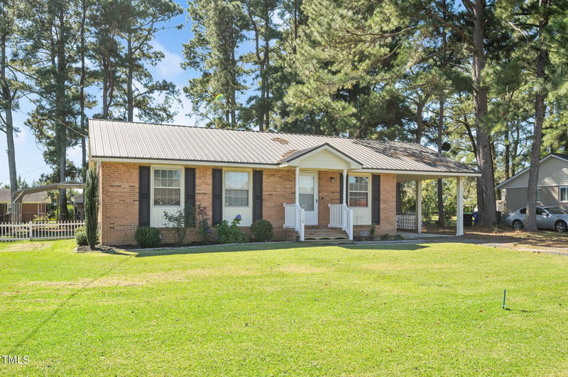 1115 W Pope St, Benson, NC 27504