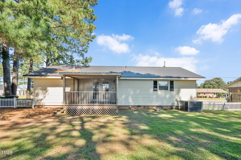 1115 W Pope St, Benson, NC 27504
