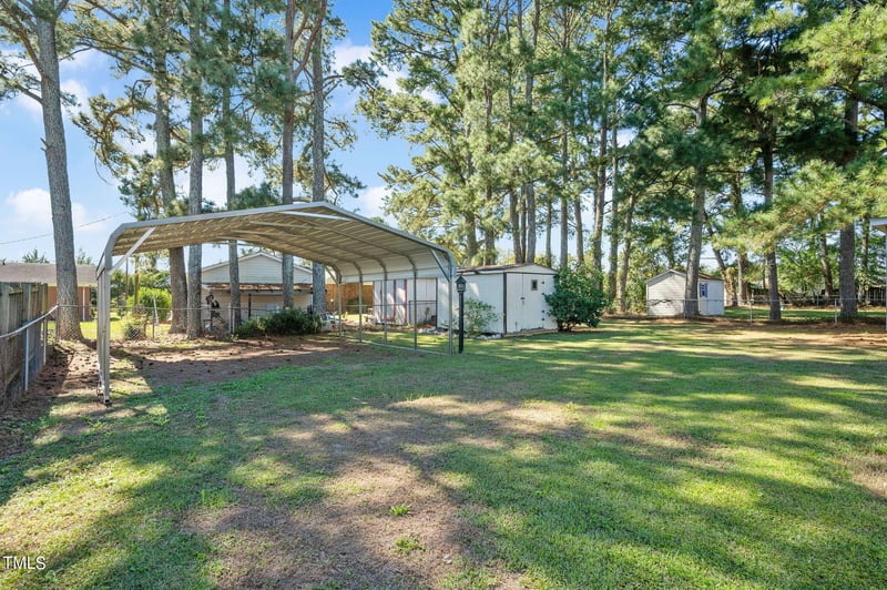 1115 W Pope St, Benson, NC 27504