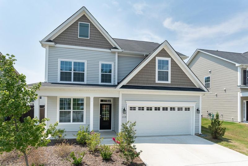 1115 Summer Meadow Dr, Fuquay Varina, NC 27526