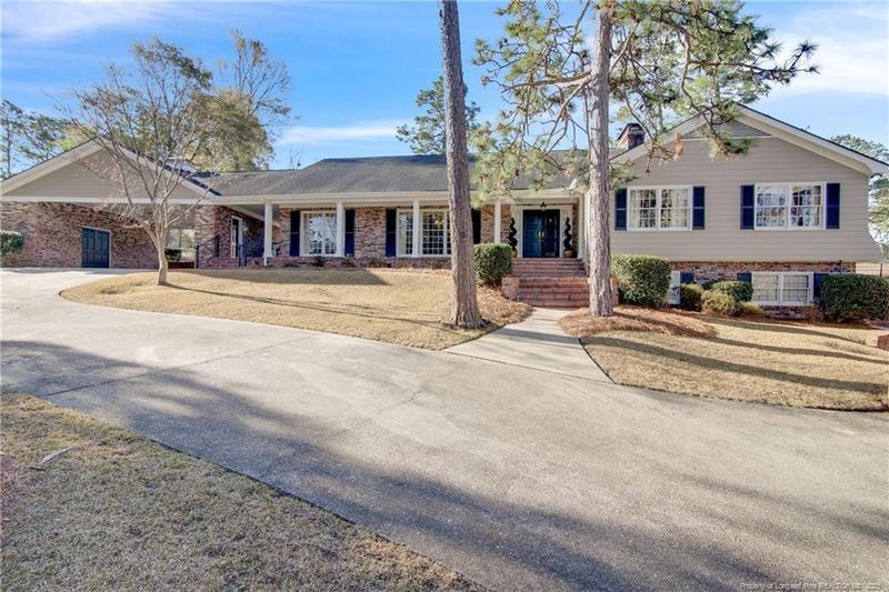 1116 Longleaf Dr, Fayetteville, NC 28305