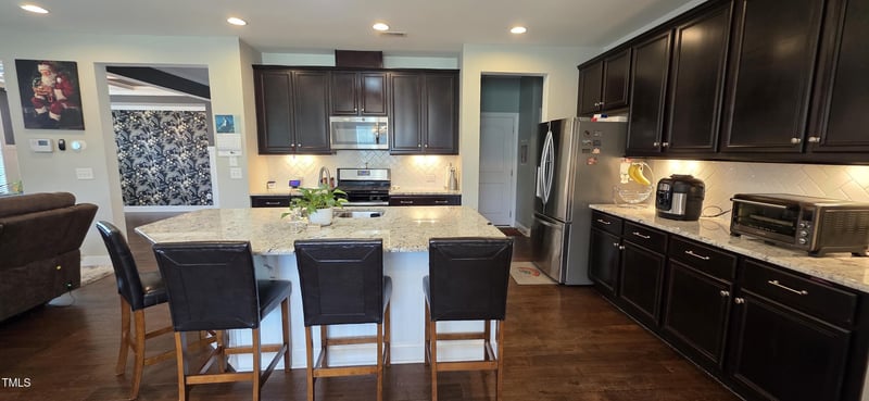 1116 Trotter Bluffs Dr, Holly Springs, NC 27540