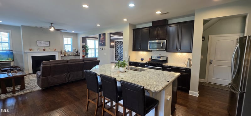 1116 Trotter Bluffs Dr, Holly Springs, NC 27540