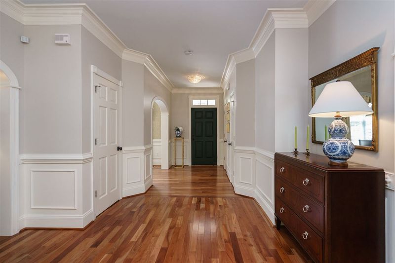 1117 Hobson Ct, Raleigh, NC 27607