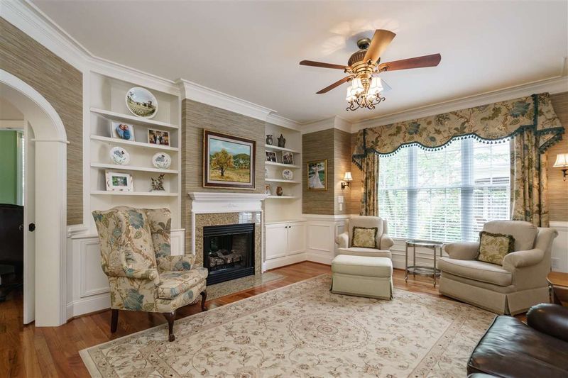 1117 Hobson Ct, Raleigh, NC 27607