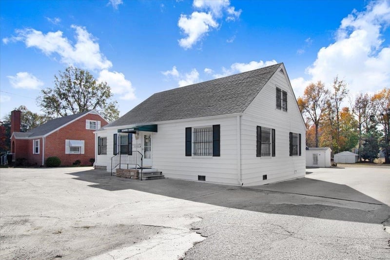1117 W Market St, Smithfield, NC 27577