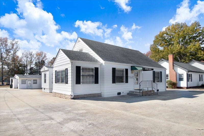 1117 W Market St, Smithfield, NC 27577