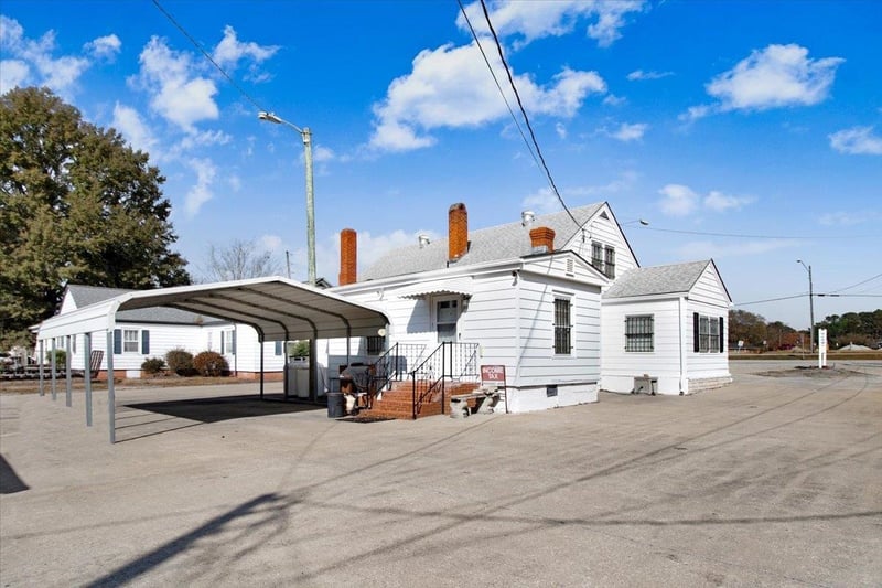 1117 W Market St, Smithfield, NC 27577