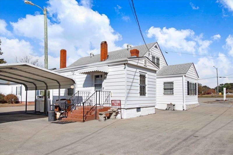 1117 W Market St, Smithfield, NC 27577