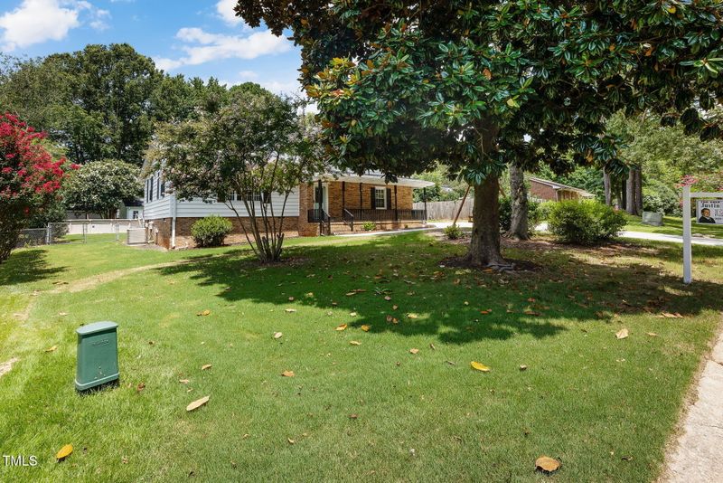 1118 Askham Dr, Cary, NC 27511