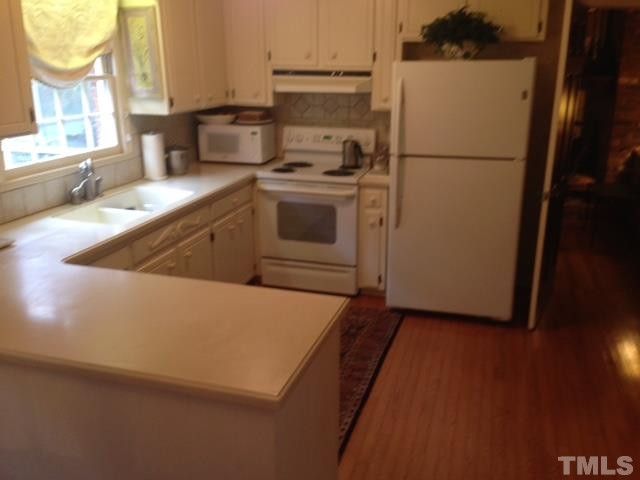 1118 Ivy Ln, Raleigh, NC 27609