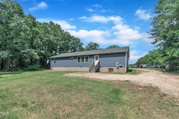 1118 Oakridge Duncan Rd, Fuquay Varina, NC 27526