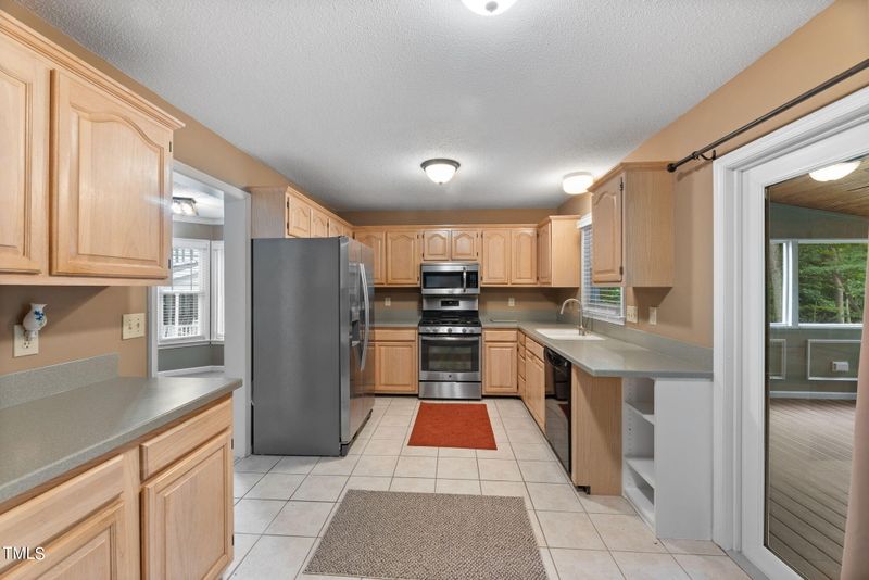112 Airlie Ct, Cary, NC 27513