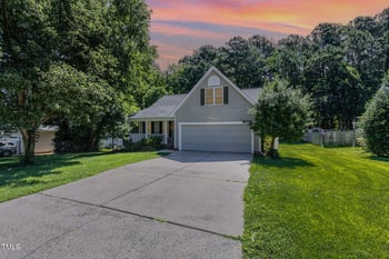 112 Avent Pines Ln, Holly Springs, NC 27540