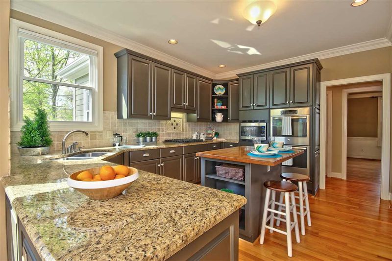 112 Birklands Dr, Cary, NC 27518