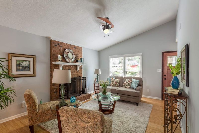 112 Bonnell Ct, Cary, NC 27511