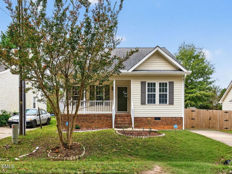 112 Burt St, Holly Springs, NC 27540