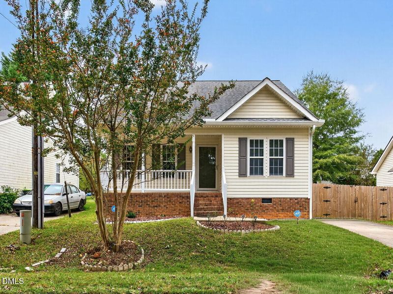 112 Burt St, Holly Springs, NC 27540