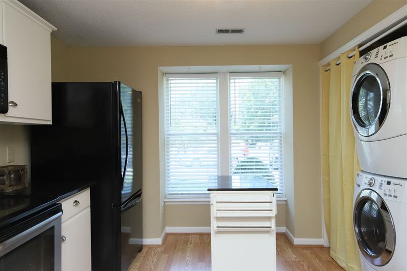 112 Candytuff Ct, Cary, NC 27502