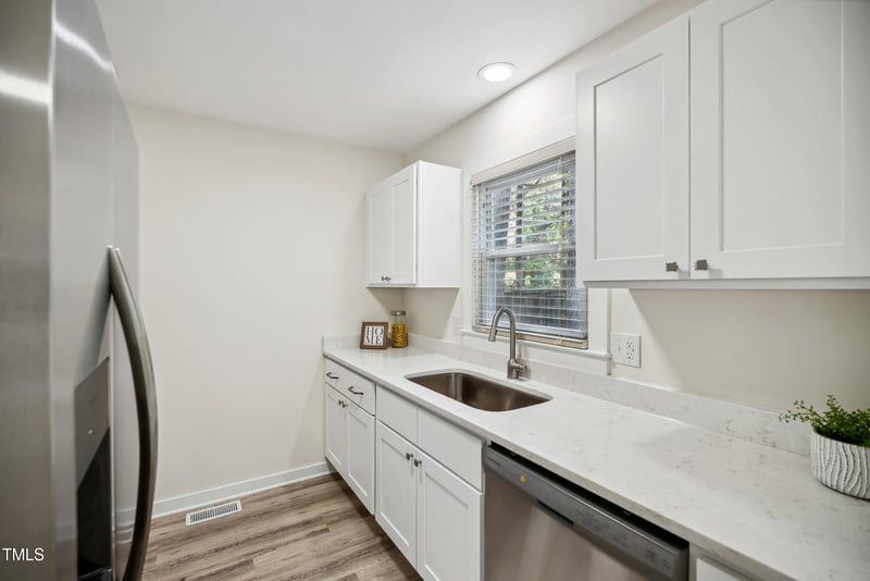 112 Carmichael Ct, Cary, NC 27511