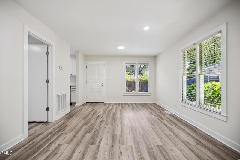 112 Carmichael Ct, Cary, NC 27511