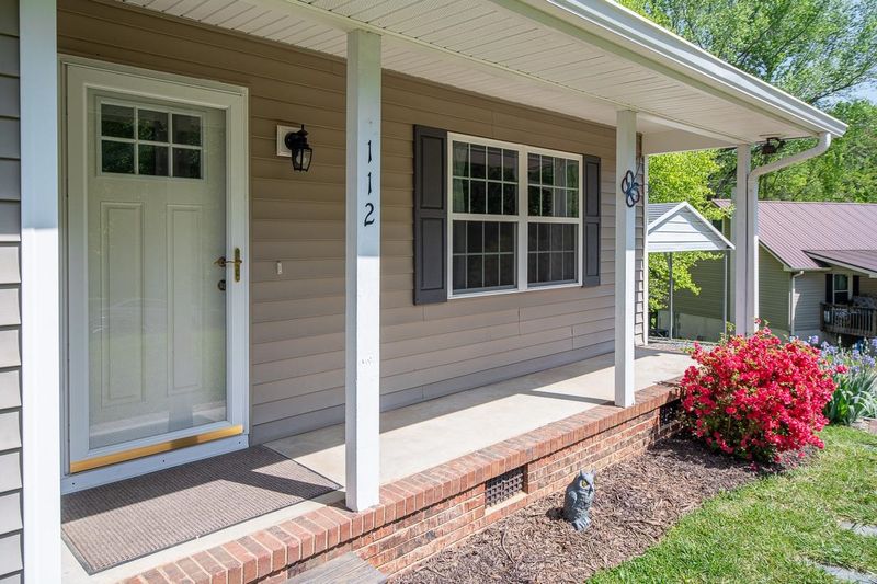 112 Carr Ct, Mebane, NC 27302