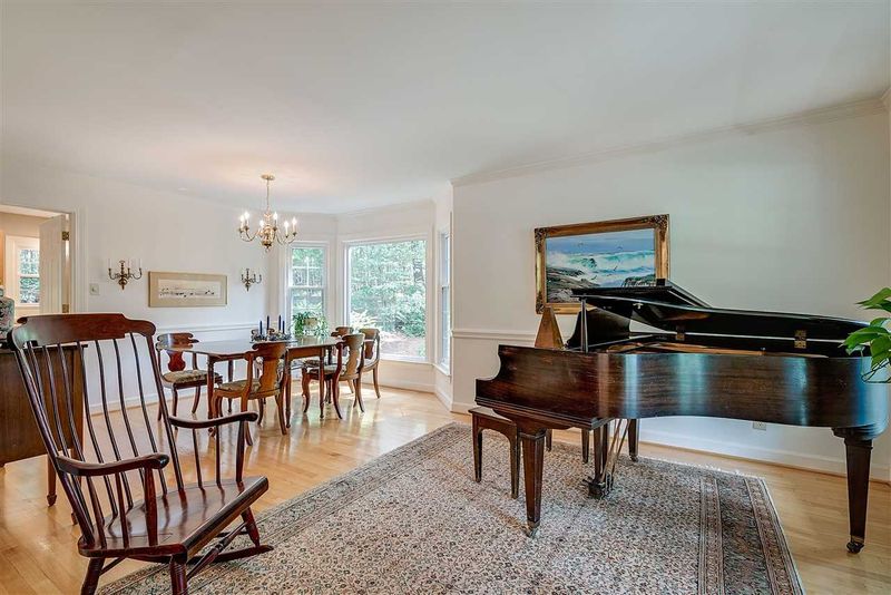 112 Charlesberry Ln, Chapel Hill, NC 27514