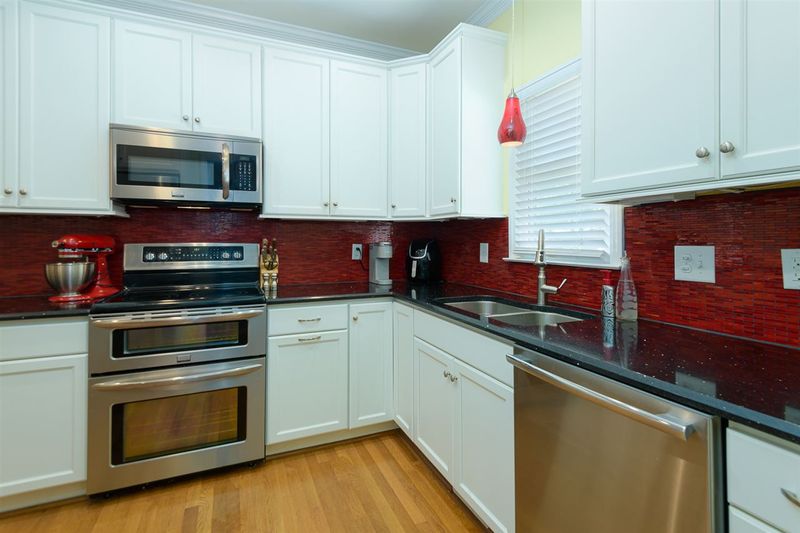 112 Charter Ct, Cary, NC 27511