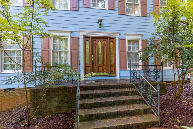112 Cobblestone Dr, Chapel Hill, NC 27516