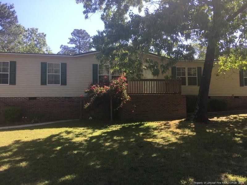 112 Country Pl, Sanford, NC 27332