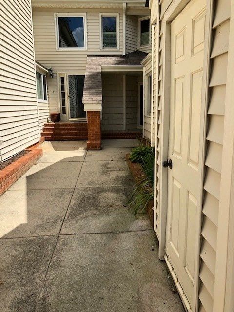 112 Crestview Ct, Cary, NC 27518