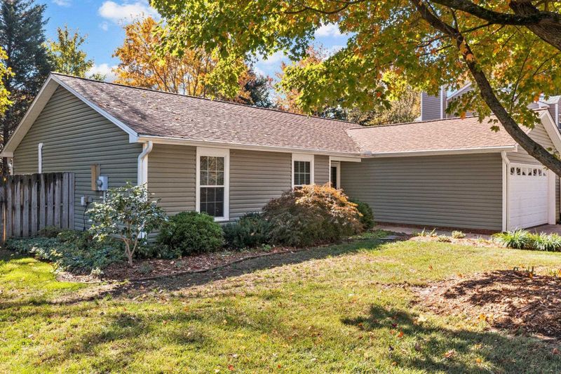 112 Cricket Hill Ln, Cary, NC 27513