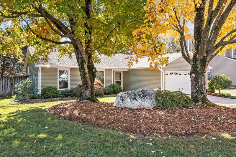 112 Cricket Hill Ln, Cary, NC 27513