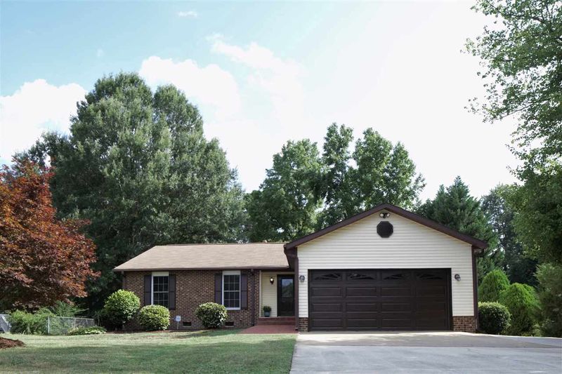 112 Dark Oak Dr, Cary, NC 27513