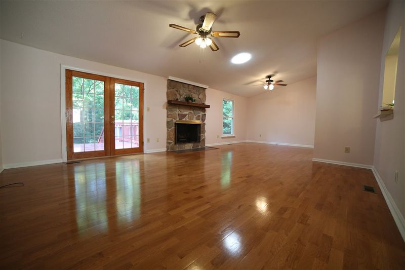 112 Dark Oak Dr, Cary, NC 27513