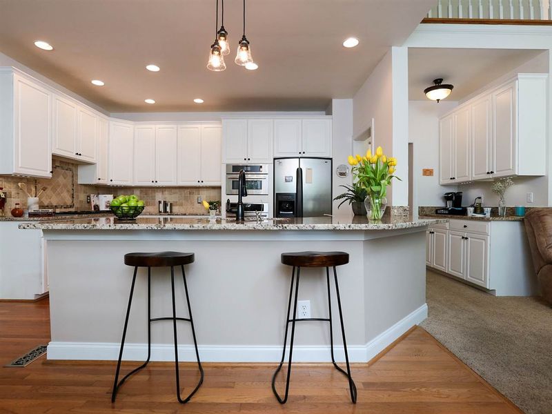112 Eagle Meadow Ct, Cary, NC 27519