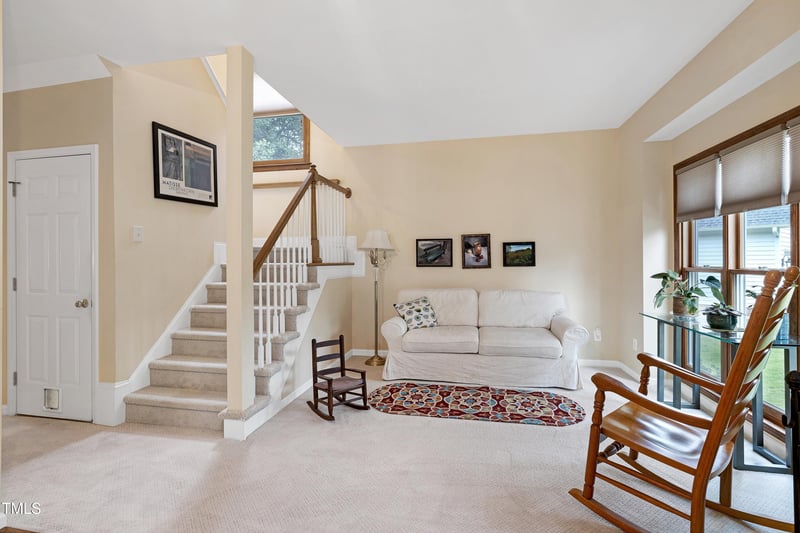 112 Hidden Bluff Ln, Cary, NC 27513