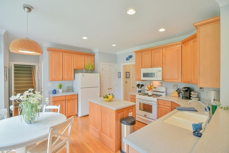 112 Hogan Ridge Ct, Chapel Hill, NC 27516