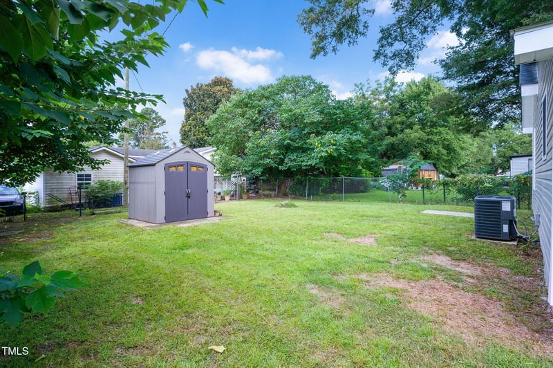 112 Holmes St, Erwin, NC 28339