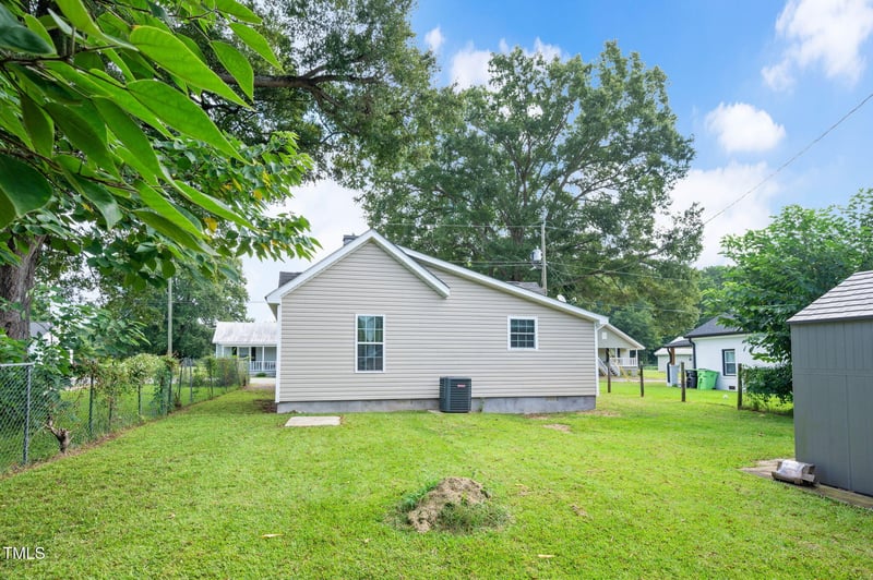 112 Holmes St, Erwin, NC 28339