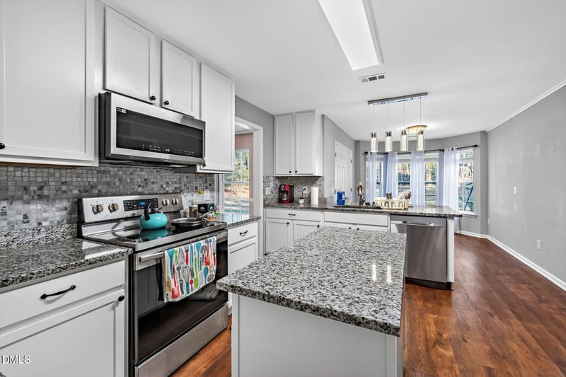 112 Jasmine Valley Ct, Holly Springs, NC 27540